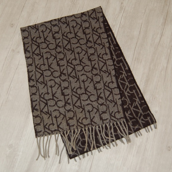 Calvin Klein Reversible Logo Scarf - Picture 3 of 4